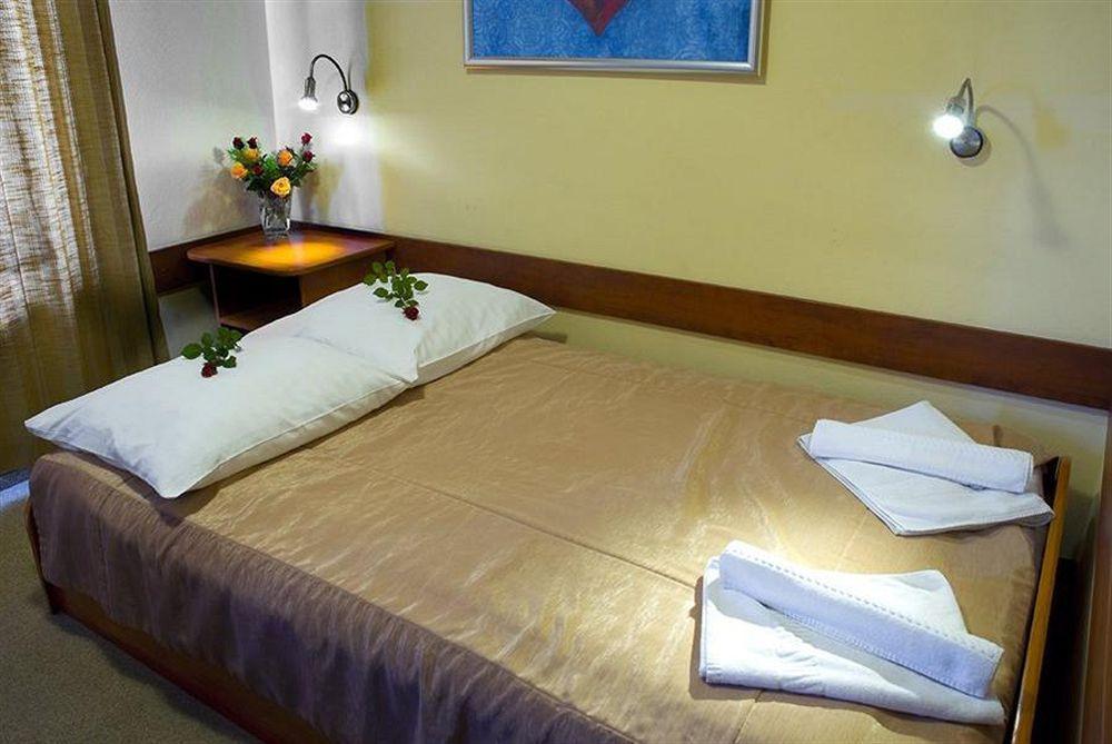 Santorini Hotel 3*