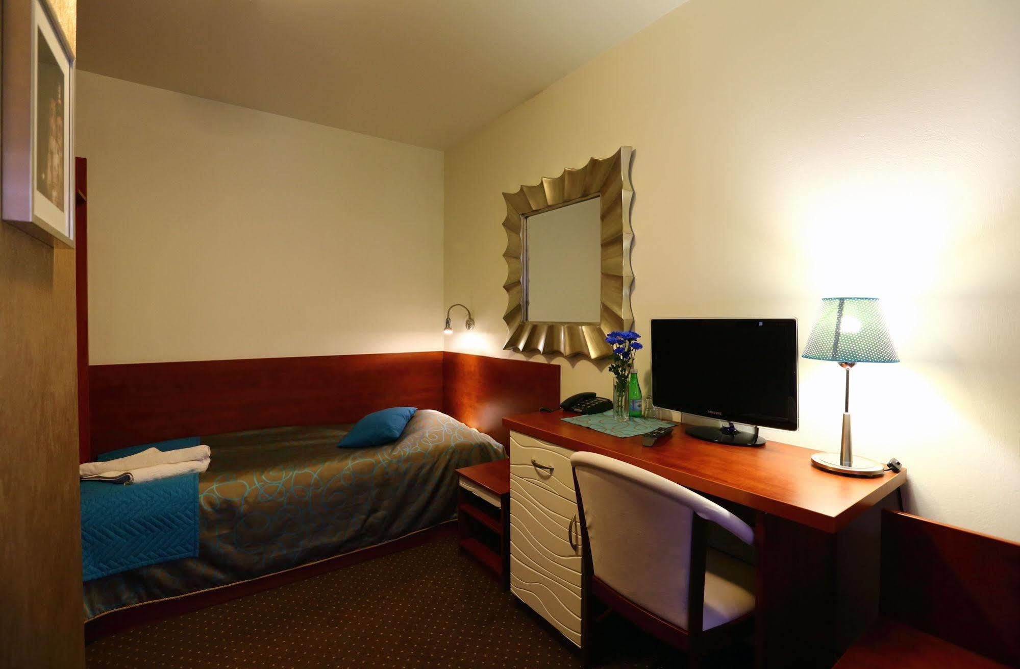 Santorini Hotel 3*