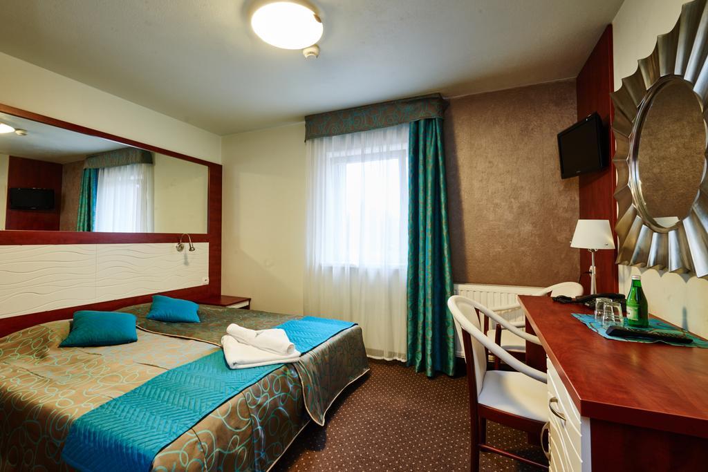 Santorini Hotel 3*